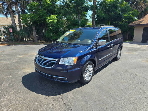 2015 Chrysler Town and Country Touring-L FWD photo