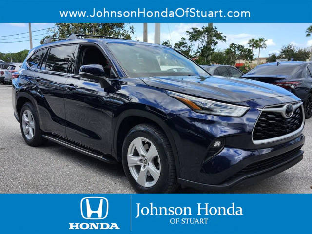 2021 Toyota Highlander LE FWD photo