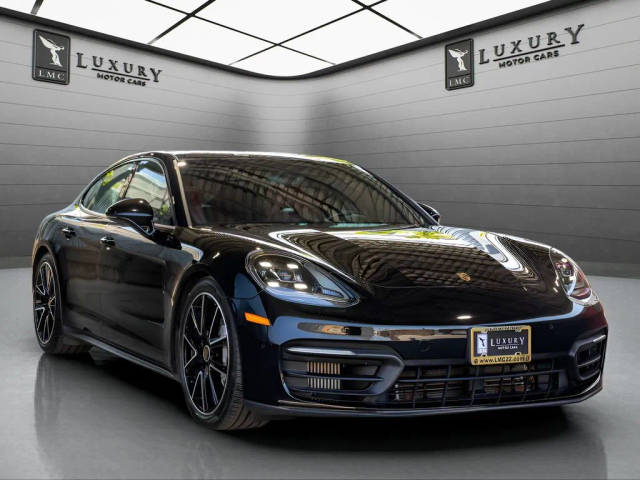 2021 Porsche Panamera  RWD photo