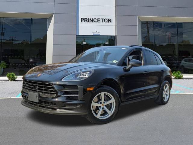 2021 Porsche Macan  AWD photo