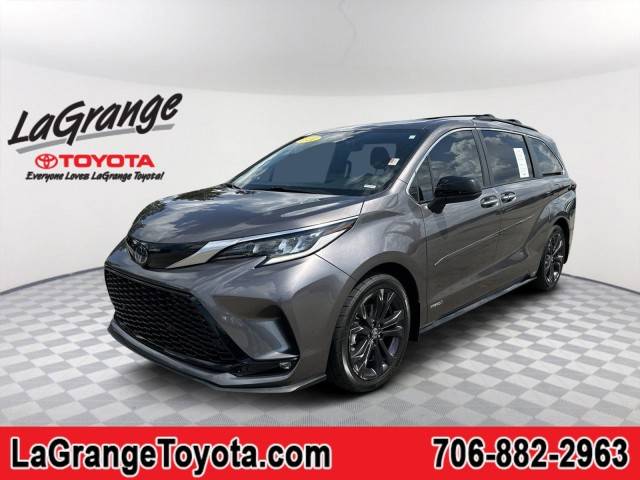 2021 Toyota Sienna XSE FWD photo