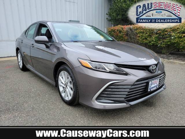 2021 Toyota Camry LE FWD photo