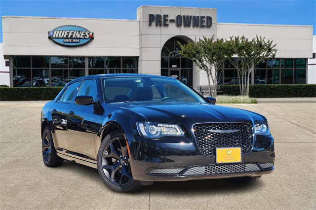 2021 Chrysler 300 Touring RWD photo