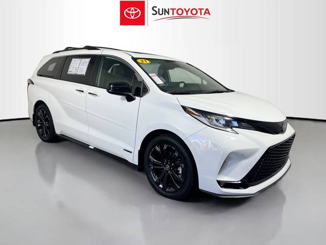 2021 Toyota Sienna XSE FWD photo