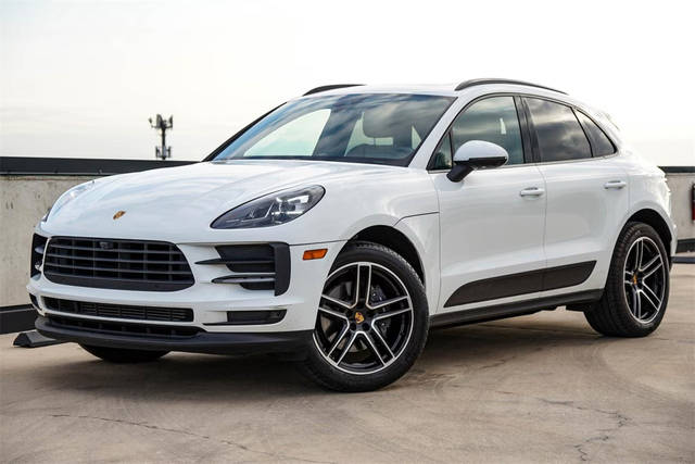 2021 Porsche Macan  AWD photo