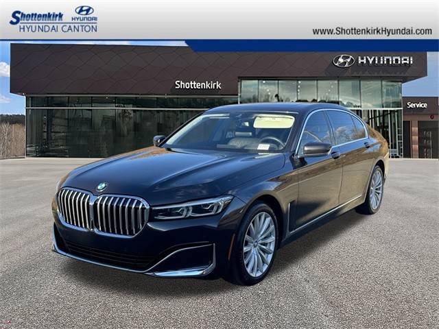 2022 BMW 7 Series 740i RWD photo