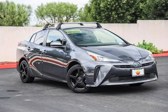 2021 Toyota Prius L Eco FWD photo