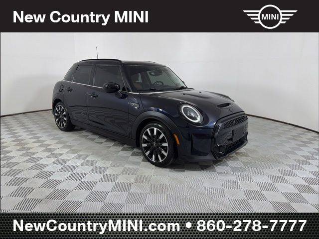 2022 MINI Hardtop 4 Door Cooper S FWD photo
