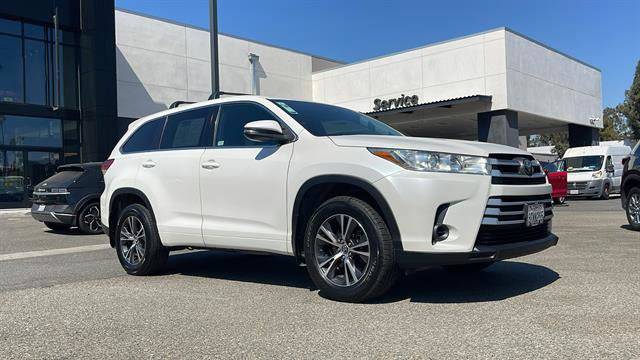 2018 Toyota Highlander LE FWD photo