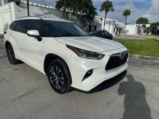 2021 Toyota Highlander XLE FWD photo