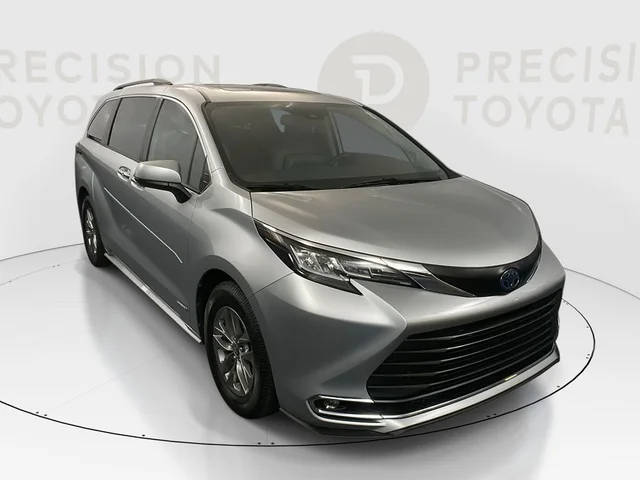 2021 Toyota Sienna XLE FWD photo