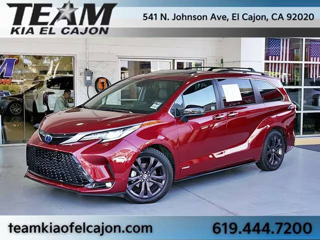 2021 Toyota Sienna XSE FWD photo