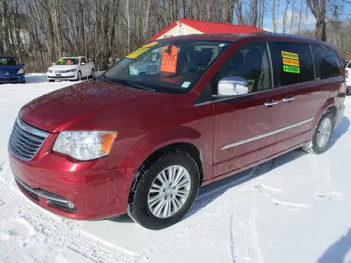 2015 Chrysler Town and Country Limited Platinum FWD photo
