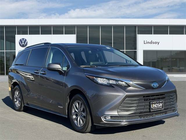 2021 Toyota Sienna XLE AWD photo