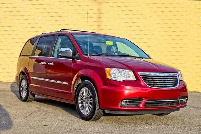 2015 Chrysler Town and Country Touring-L FWD photo