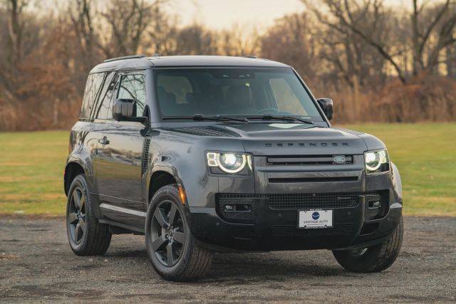 2022 Land Rover Defender 90 X-Dynamic SE AWD photo