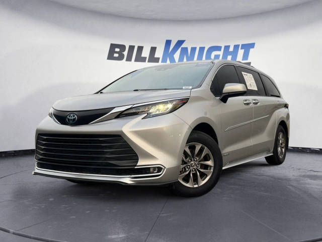 2021 Toyota Sienna XLE FWD photo