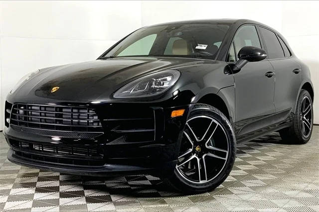 2021 Porsche Macan  AWD photo