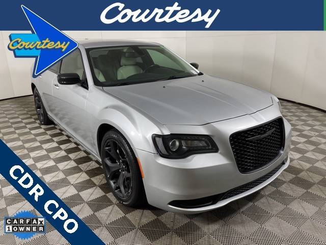 2021 Chrysler 300 Touring RWD photo