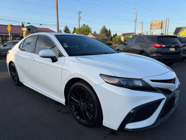2021 Toyota Camry SE FWD photo