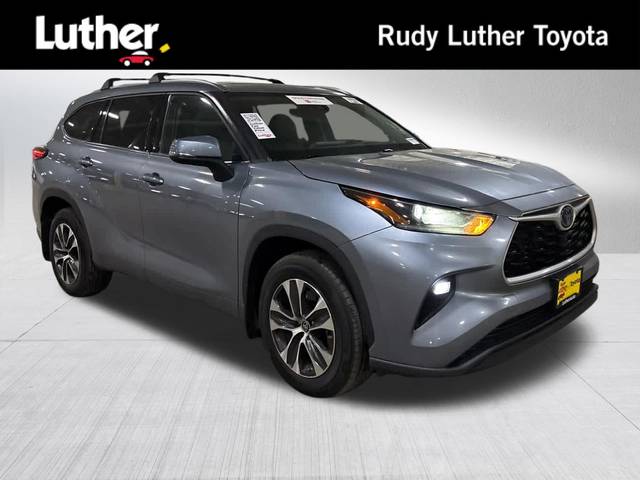 2021 Toyota Highlander Hybrid XLE AWD photo