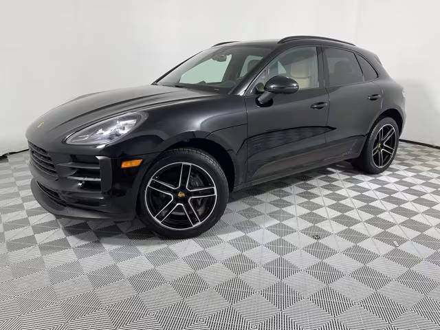 2021 Porsche Macan  AWD photo