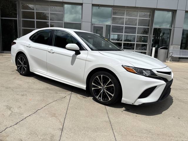 2020 Toyota Camry SE FWD photo