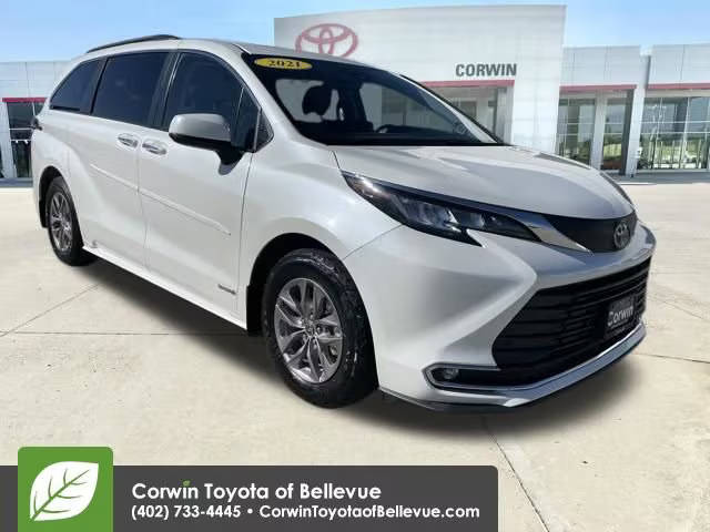 2021 Toyota Sienna XLE FWD photo
