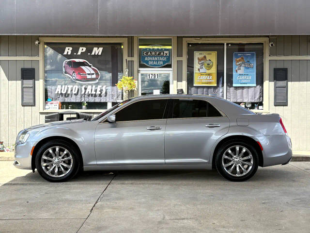 2018 Chrysler 300 Touring L AWD photo