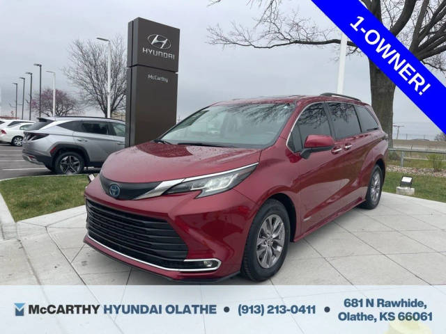 2021 Toyota Sienna XLE FWD photo