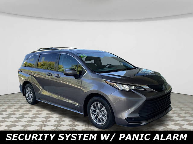 2021 Toyota Sienna LE FWD photo