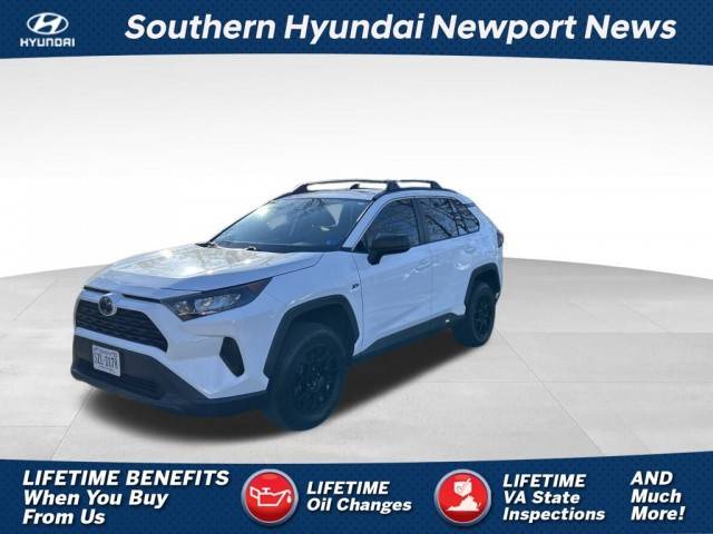 2021 Toyota RAV4 LE FWD photo