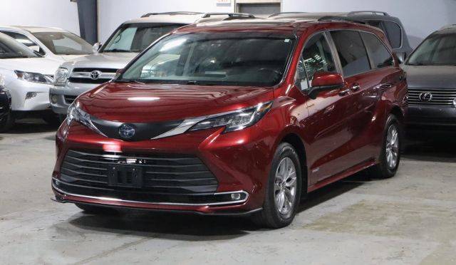 2021 Toyota Sienna XLE FWD photo