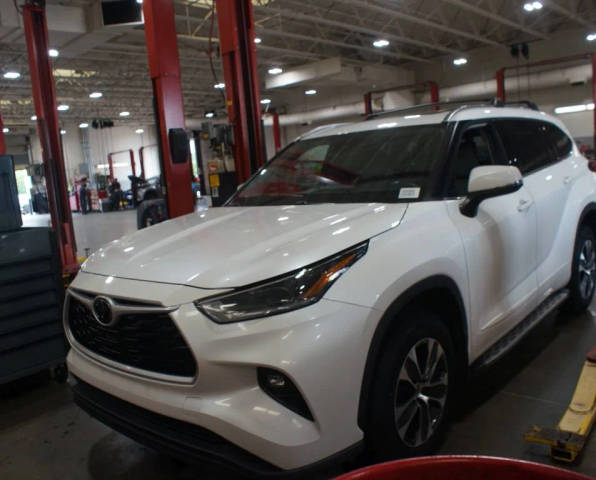 2021 Toyota Highlander XLE FWD photo