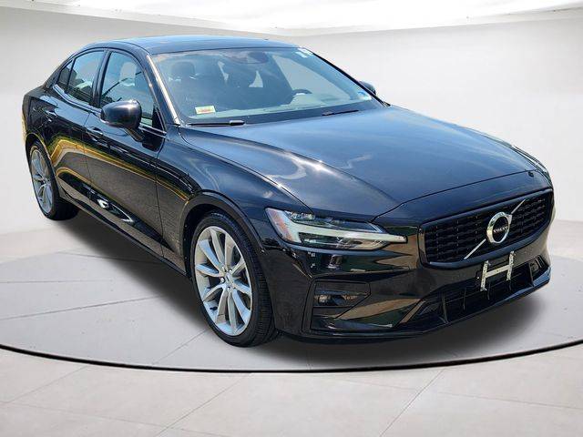 2021 Volvo S60 Momentum AWD photo