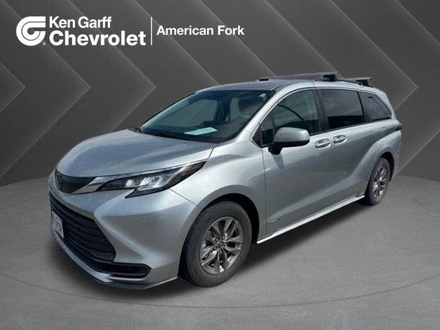 2021 Toyota Sienna LE FWD photo
