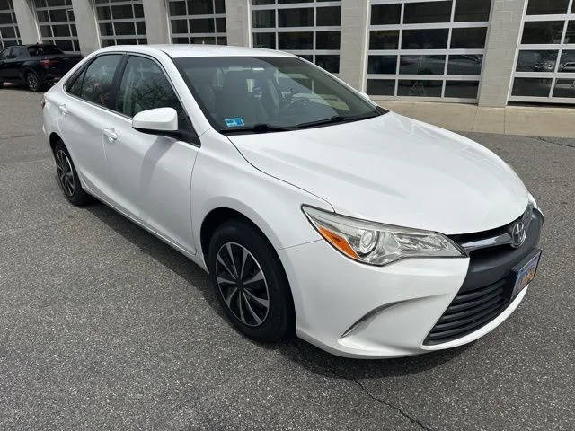 2015 Toyota Camry LE FWD photo