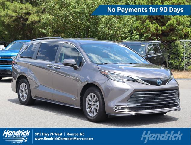 2021 Toyota Sienna XLE FWD photo
