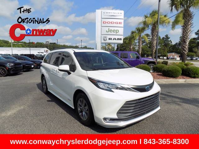 2021 Toyota Sienna XLE FWD photo