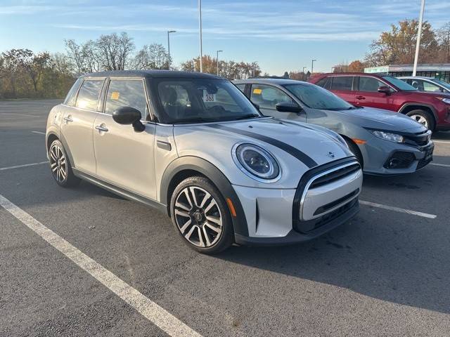 2022 MINI Hardtop 4 Door Cooper FWD photo