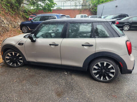 2022 MINI Hardtop 4 Door Cooper S FWD photo