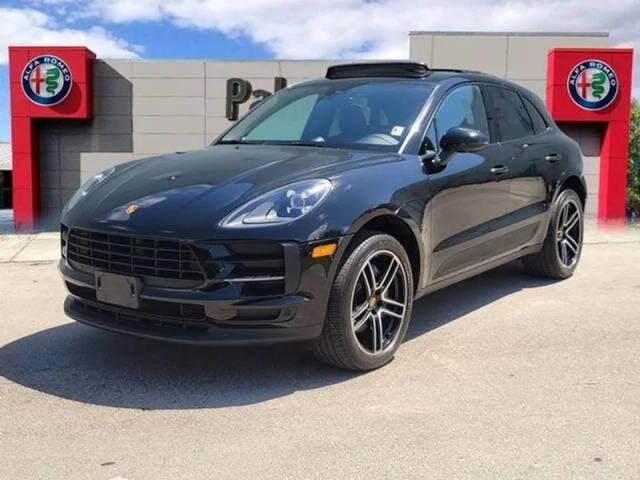 2021 Porsche Macan  AWD photo