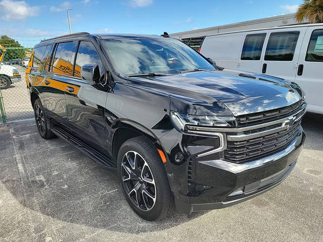 2021 Chevrolet Suburban RST RWD photo