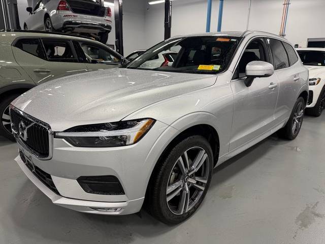 2021 Volvo XC60 Momentum AWD photo