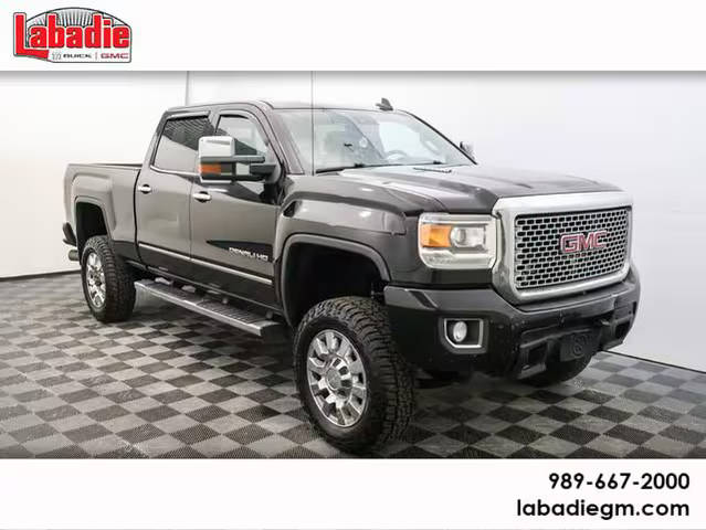 2016 GMC Sierra 2500HD Denali 4WD photo