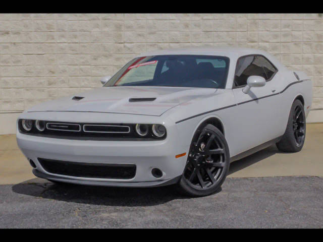 2015 Dodge Challenger SXT RWD photo