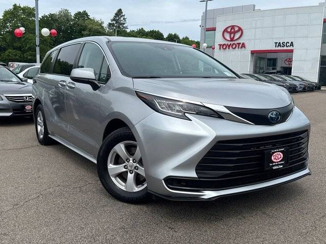 2021 Toyota Sienna LE FWD photo
