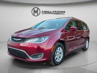 2020 Chrysler Pacifica Minivan Touring L FWD photo