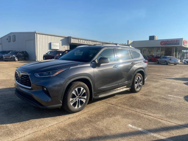 2021 Toyota Highlander XLE FWD photo