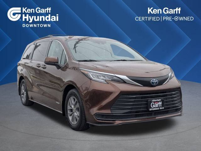 2021 Toyota Sienna LE AWD photo